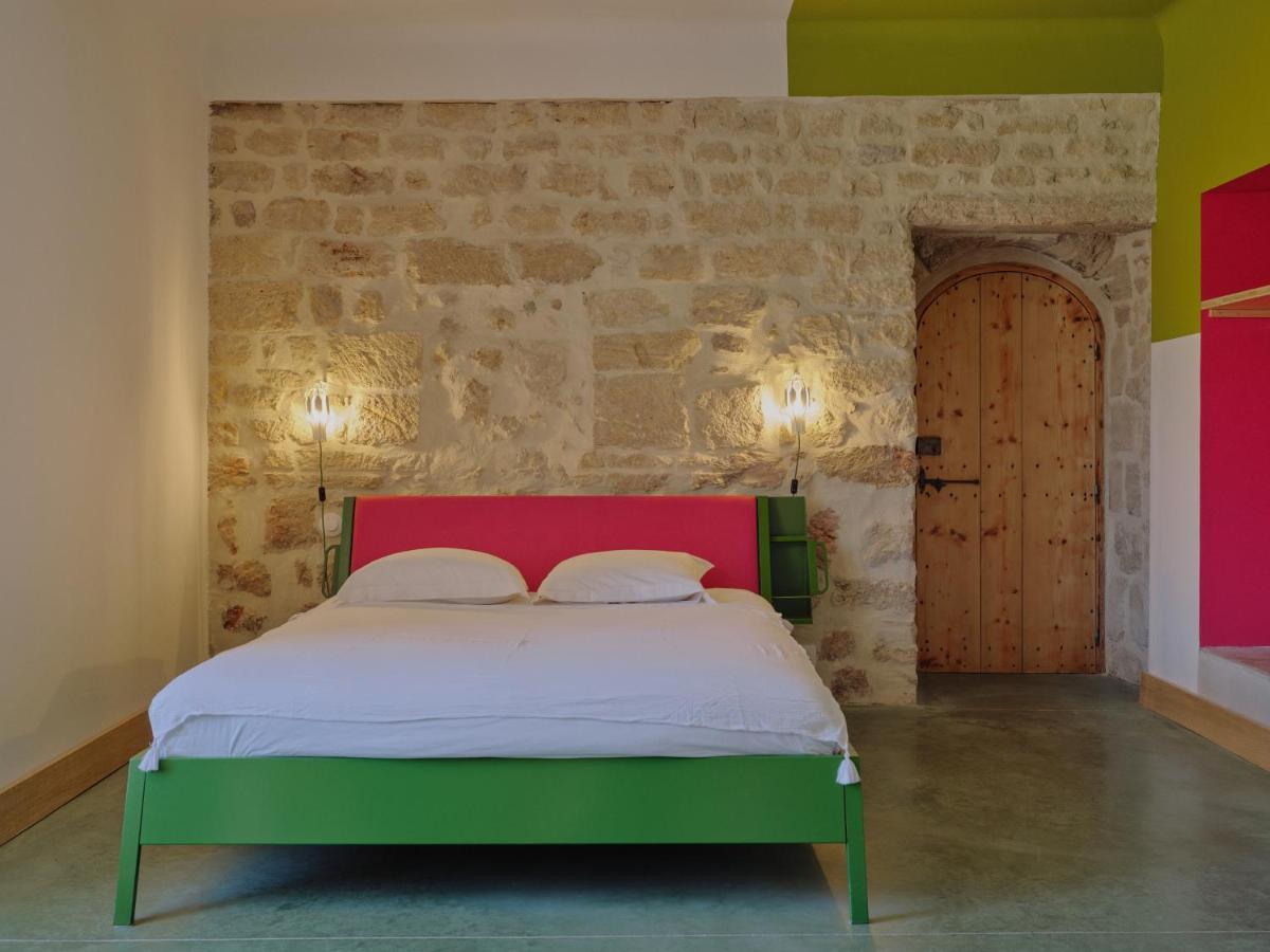 Domaine La Ferme Hi Bride Bed & Breakfast Villelaure Exterior photo