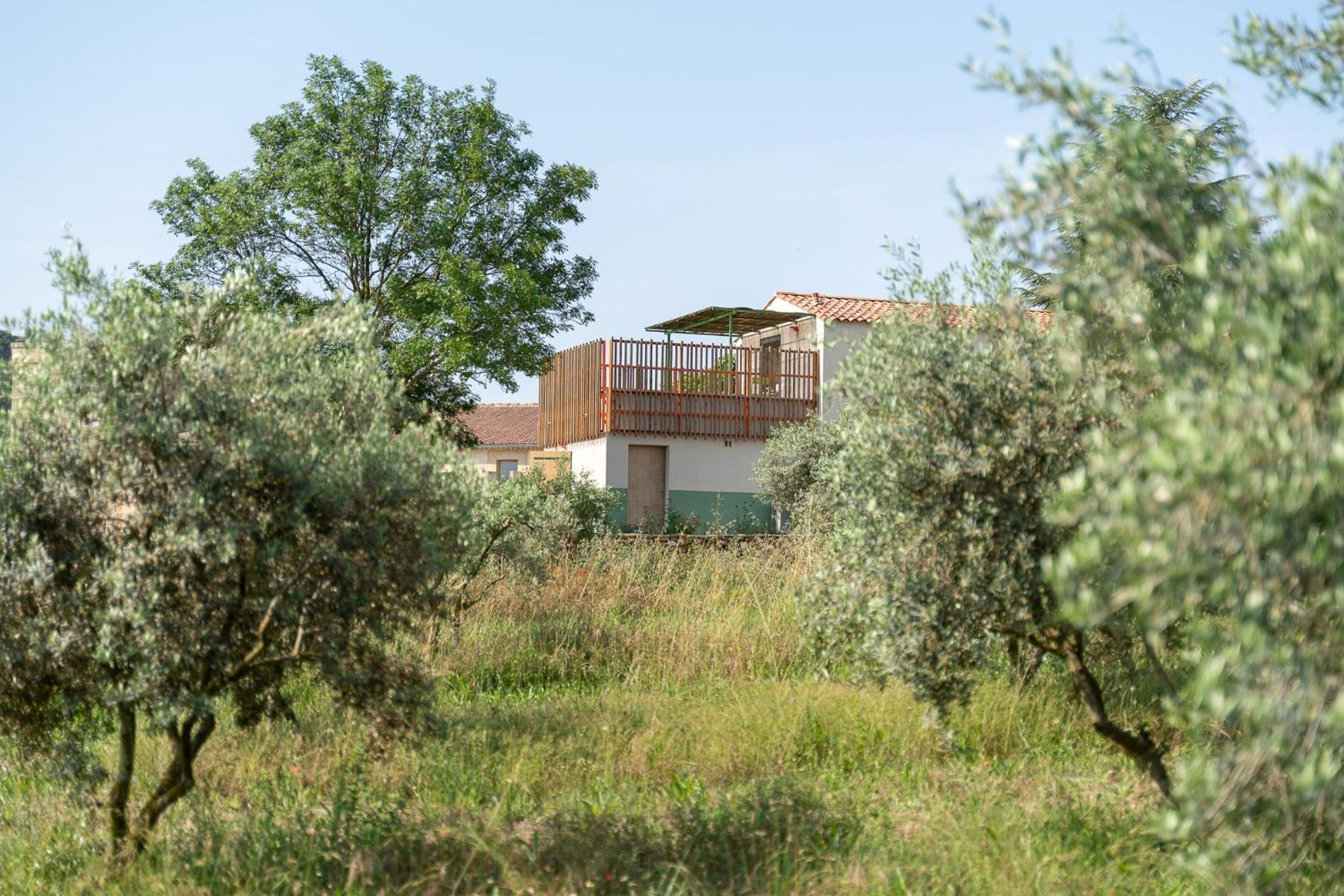 Domaine La Ferme Hi Bride Bed & Breakfast Villelaure Exterior photo