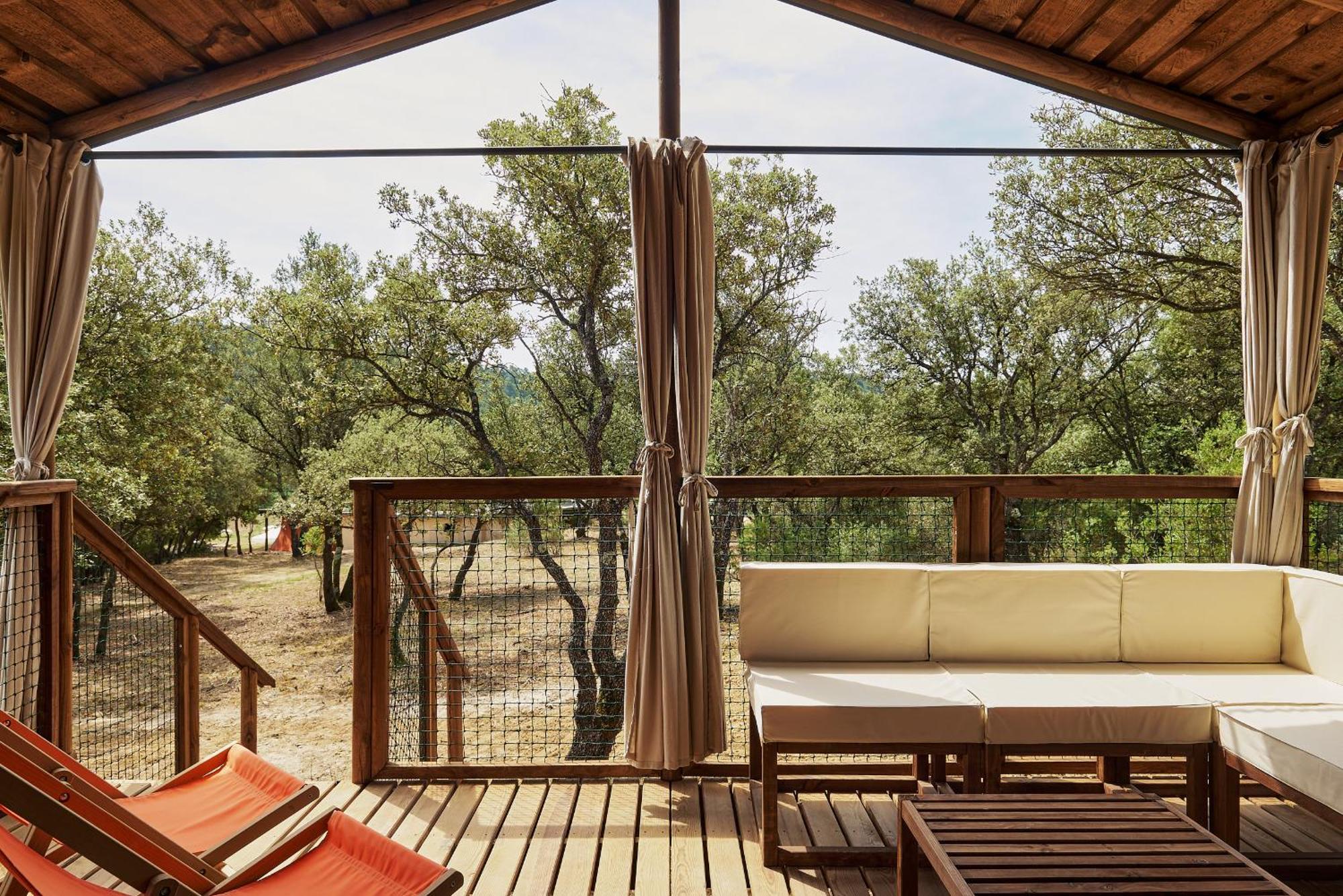 Domaine La Ferme Hi Bride Bed & Breakfast Villelaure Exterior photo