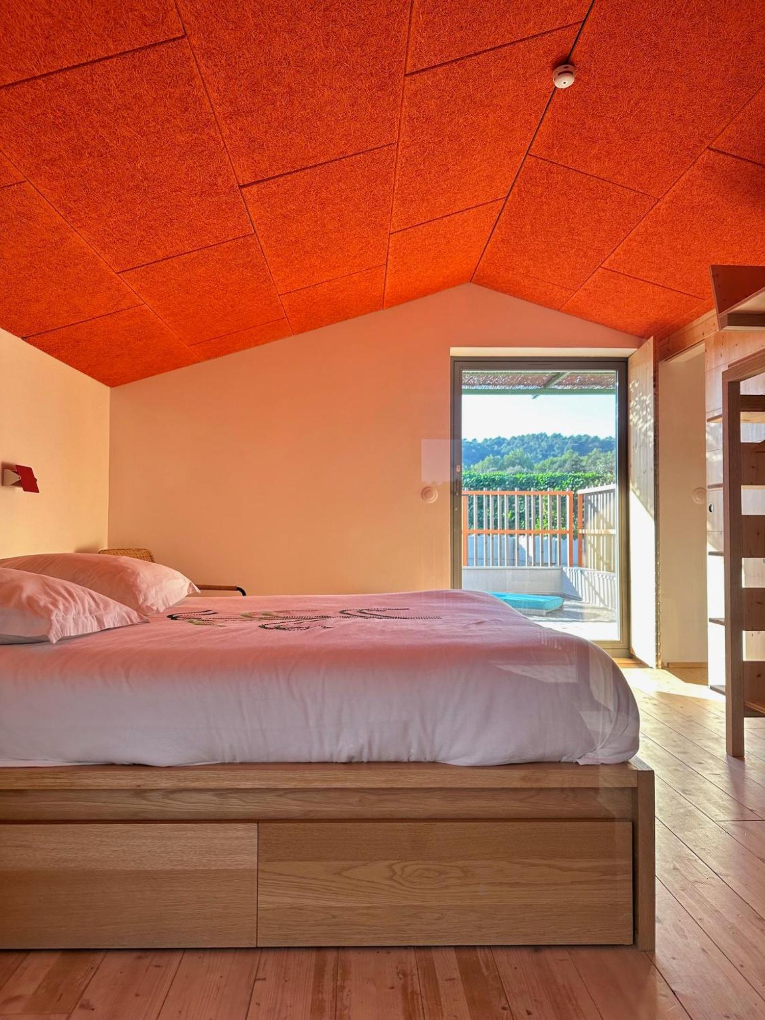 Domaine La Ferme Hi Bride Bed & Breakfast Villelaure Exterior photo